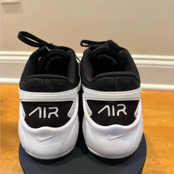 Women’s Nike Air Sneakers - Picture 2 of 4